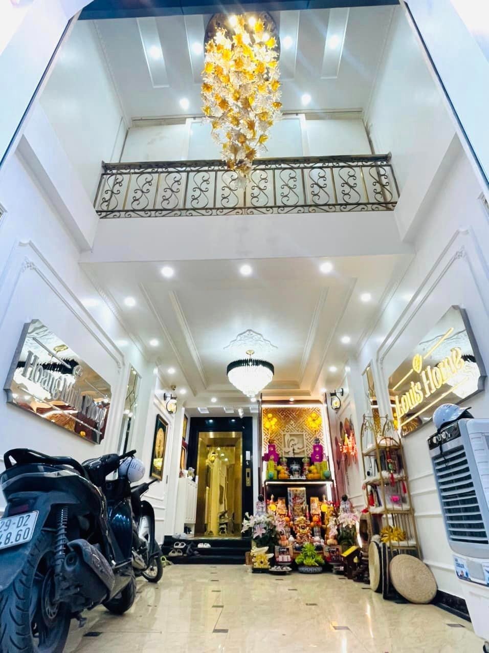 Bán nhà Phùng Chí Kiên-Cầu Giấy-46m2-giá nhỉnh 8 tỷ-7T thang máy-gara oto-nội thất sịn sò