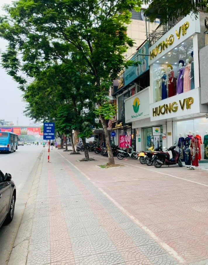 Bán nhà ngõ 97 Văn cao Ba đình, Phân lô vỉa hè 2m 5 tầng 45m2 80m ra Hồ tây 10.9 tỷ