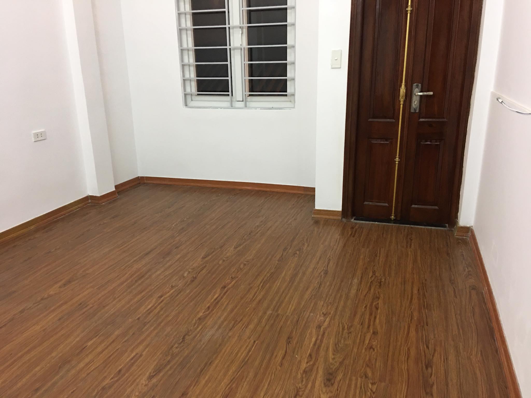 NHỈNH 4 TỶ CÓ NHÀ GẦN CHỢ HOÀNG MAI, KINH DOANH SẦM UẤT