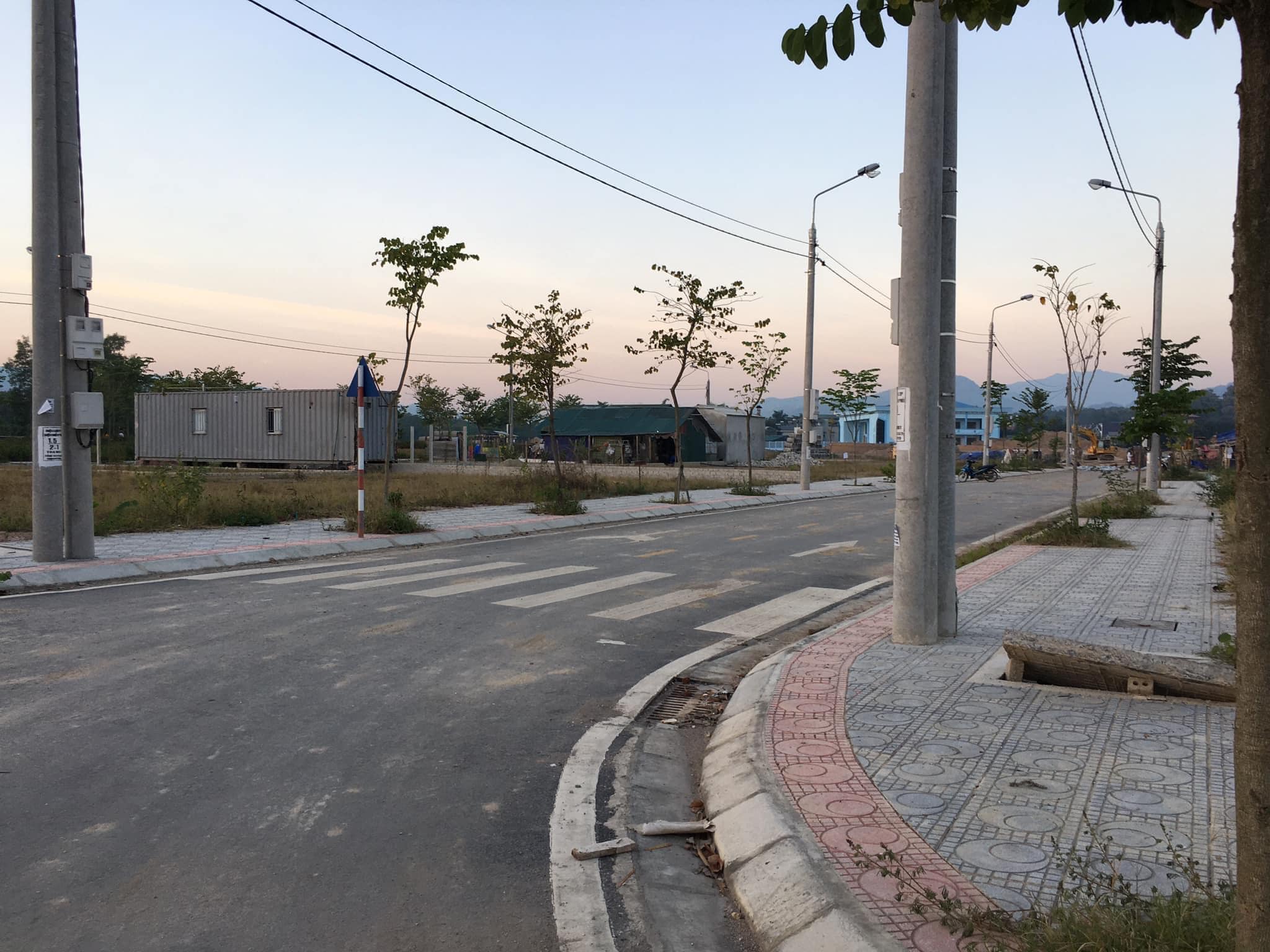 CẦN BÁN MẢNH ĐẤT KHU VỰC CẠNH CÔNG VIÊN NAM THANH, ĐƯỜNG 15m KÉO DÀI C4.