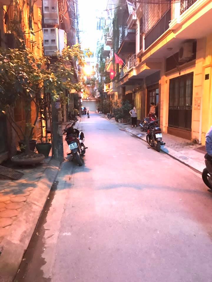 Bán nhà VĂN CAO, BA ĐÌNH, PHÂN LÔ, VỈA HÈ Ô TÔ TRÁNH NGÕ THẲNG 40m2 x 5T x MT4,6m 11tỷ.