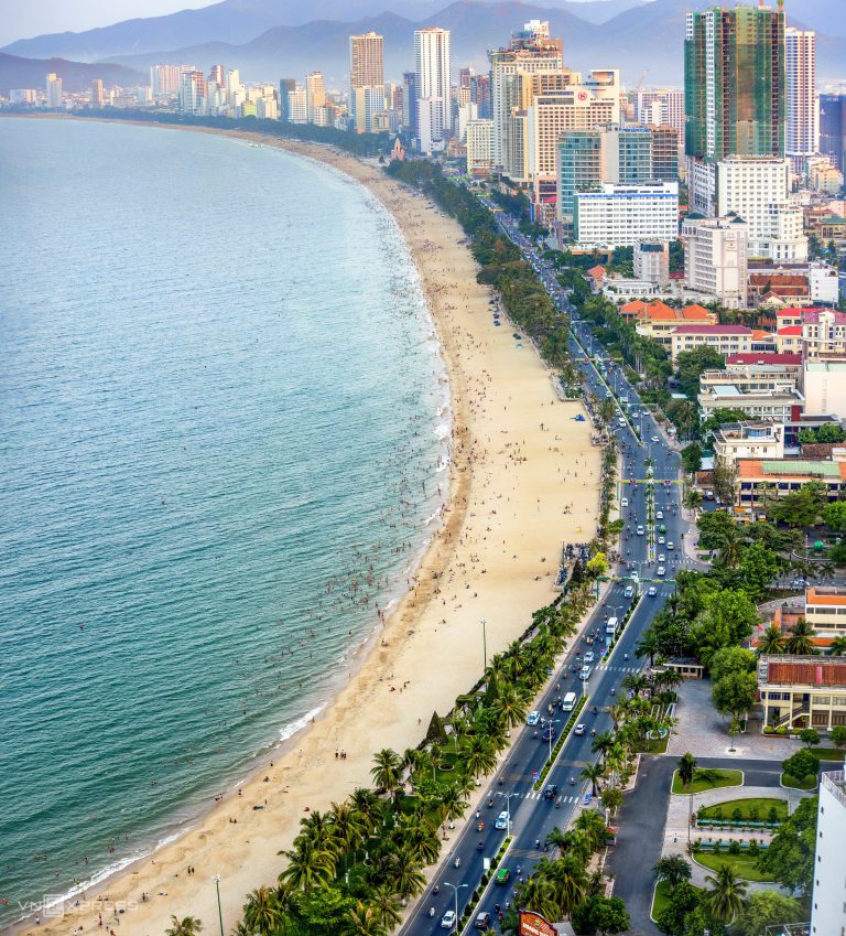 cần sang nhượng khách sạn 3* đường Trần Phú , Mặt Biển ,trung tâm tiện ích , DT 138m2 Giá 90 Tỷ