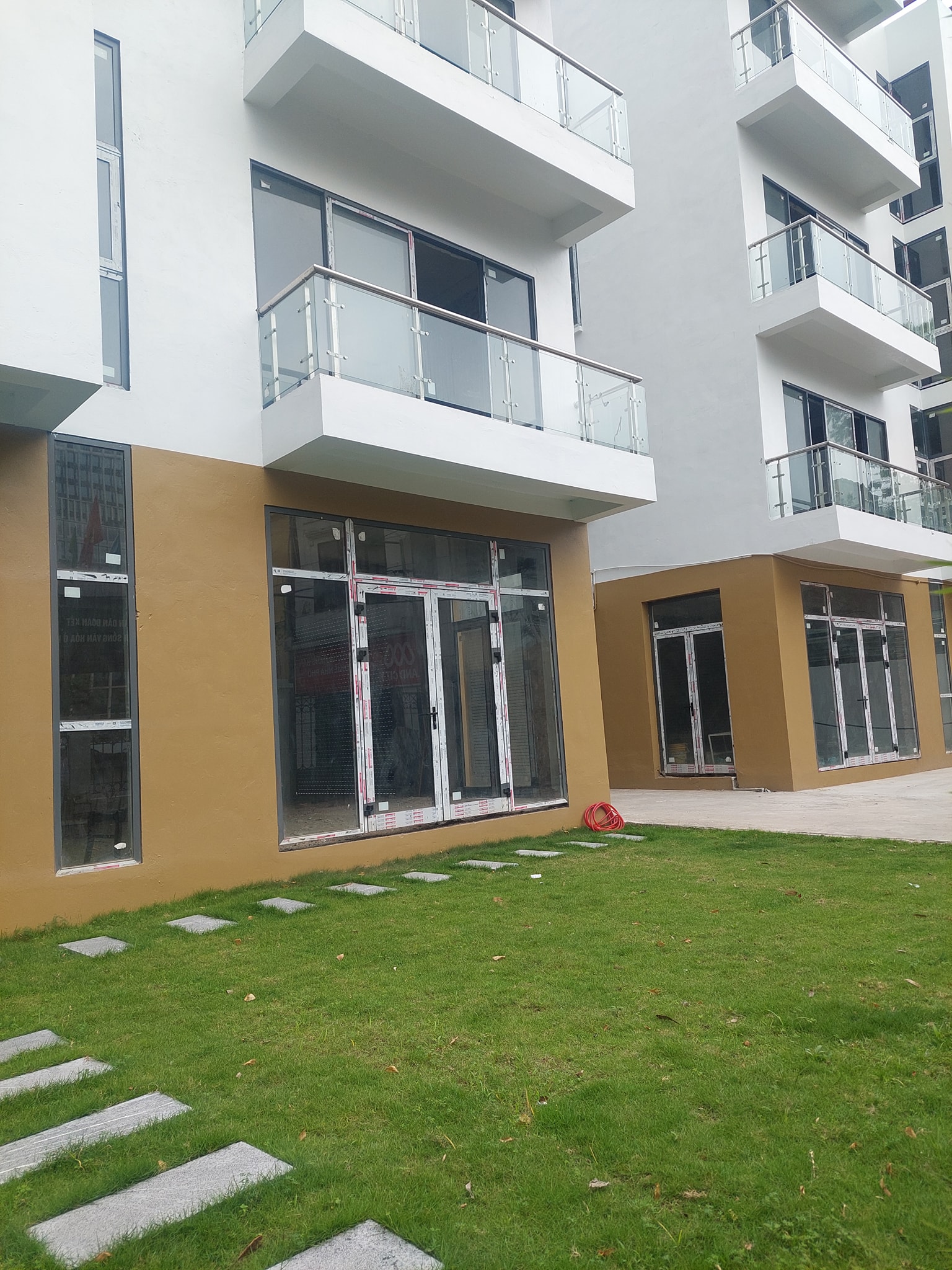 Bán nhà mặt phố Phạm Văn Đồng gần Hoàng Quốc Việt, Doãn Kế Thiện, Trần Cung - Ô tô phi tận cửa.