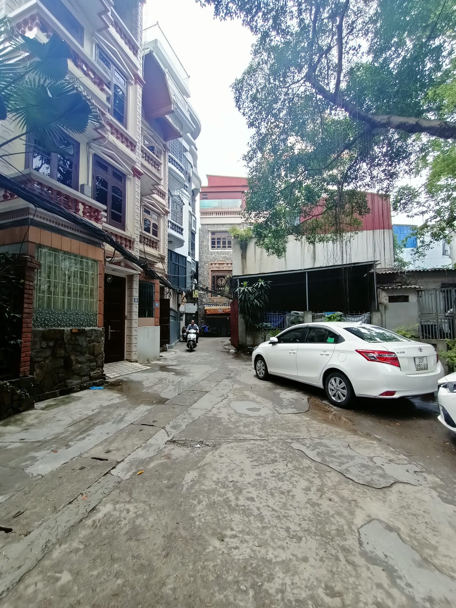 Bán nhà phố Đội Cấn DT 76m2 5 tầng MT 7m giá 11,5 tỷ LH Trường