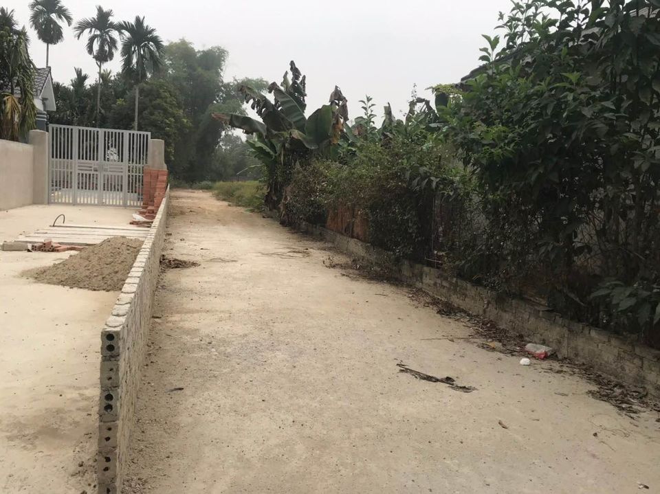 Bán lô đất rộng 15m dãy 2 thuộc mặt đường gần cầu C4 giáp ngã tư chợ C4