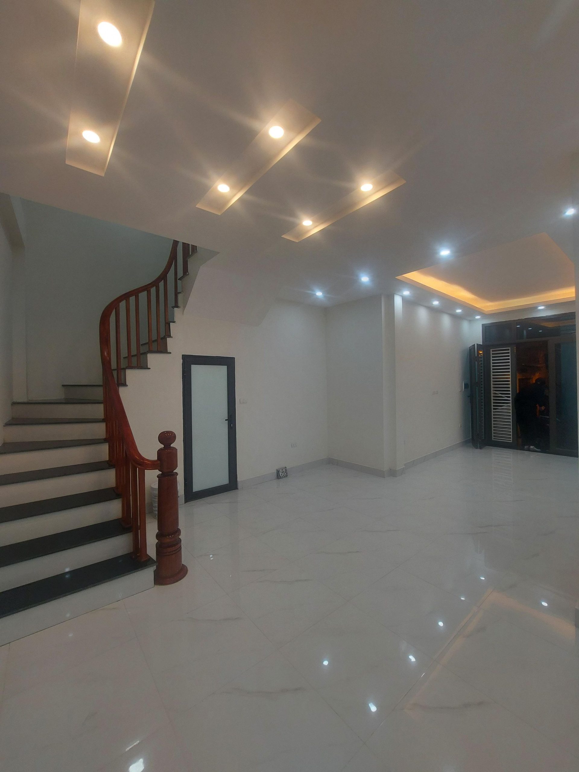 Nhà Hiếm Đê La Thành (nhỏ), Đống Đa, 53m2 x 5 tầng Chỉ 4.9 tỷ