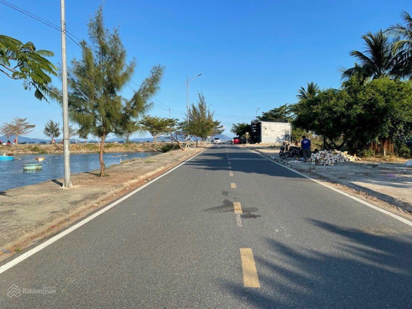 Thi-truong-ban-dat-Van-Gia-Khanh-Hoa-nhieu-tiem-nang-2