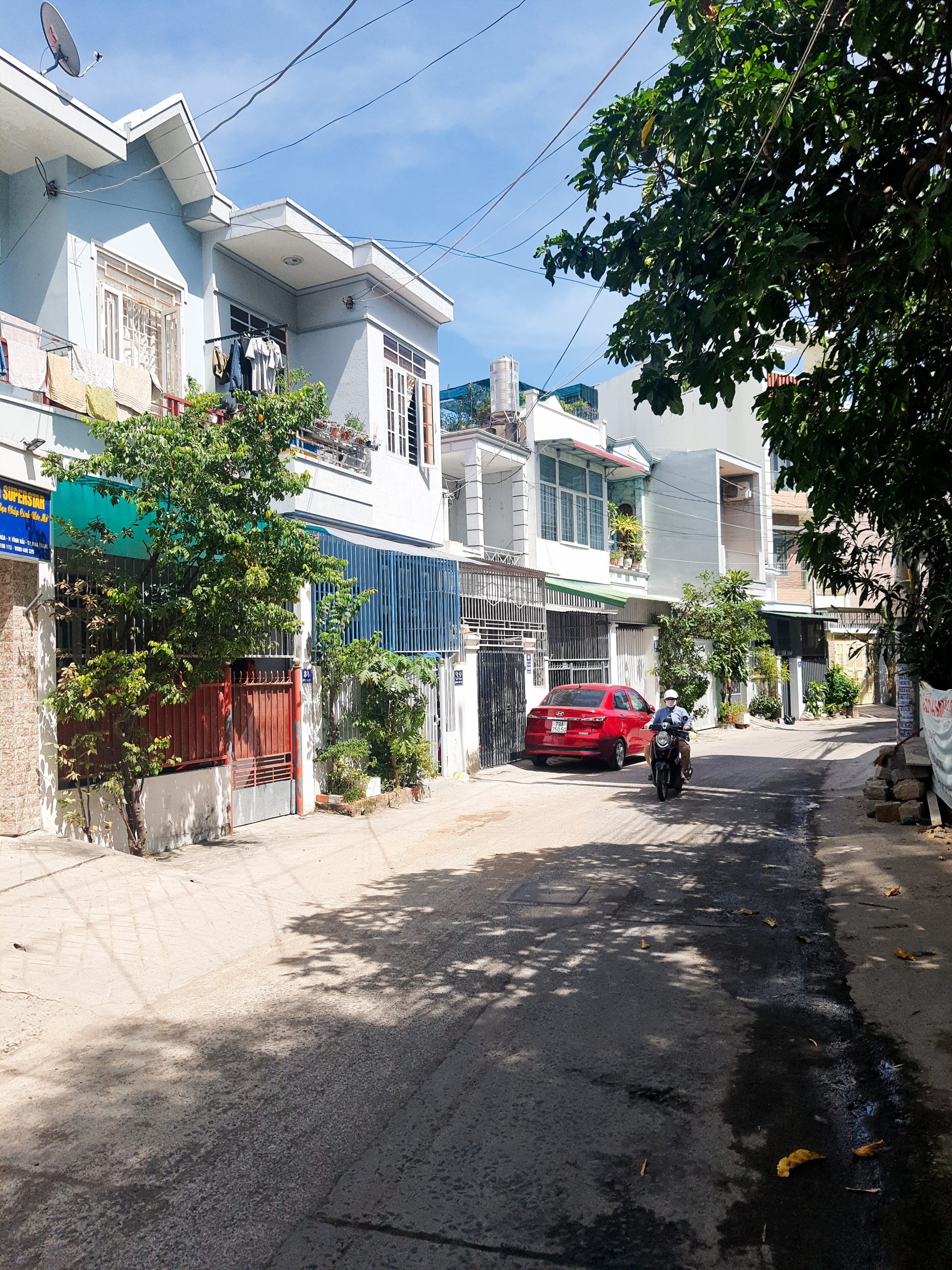 NHÀ GẦN BIỂN MẶT ĐƯỜNG LỚN ÔTÔ GIÁ RẺ