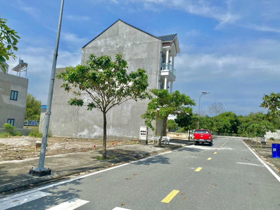 Cần bán gấp lô đất Nguyễn Xí, Bình Thạnh 80m2, giá 2.4 tỷ, đông dân cư, sổ hồng riêng, xây tự do