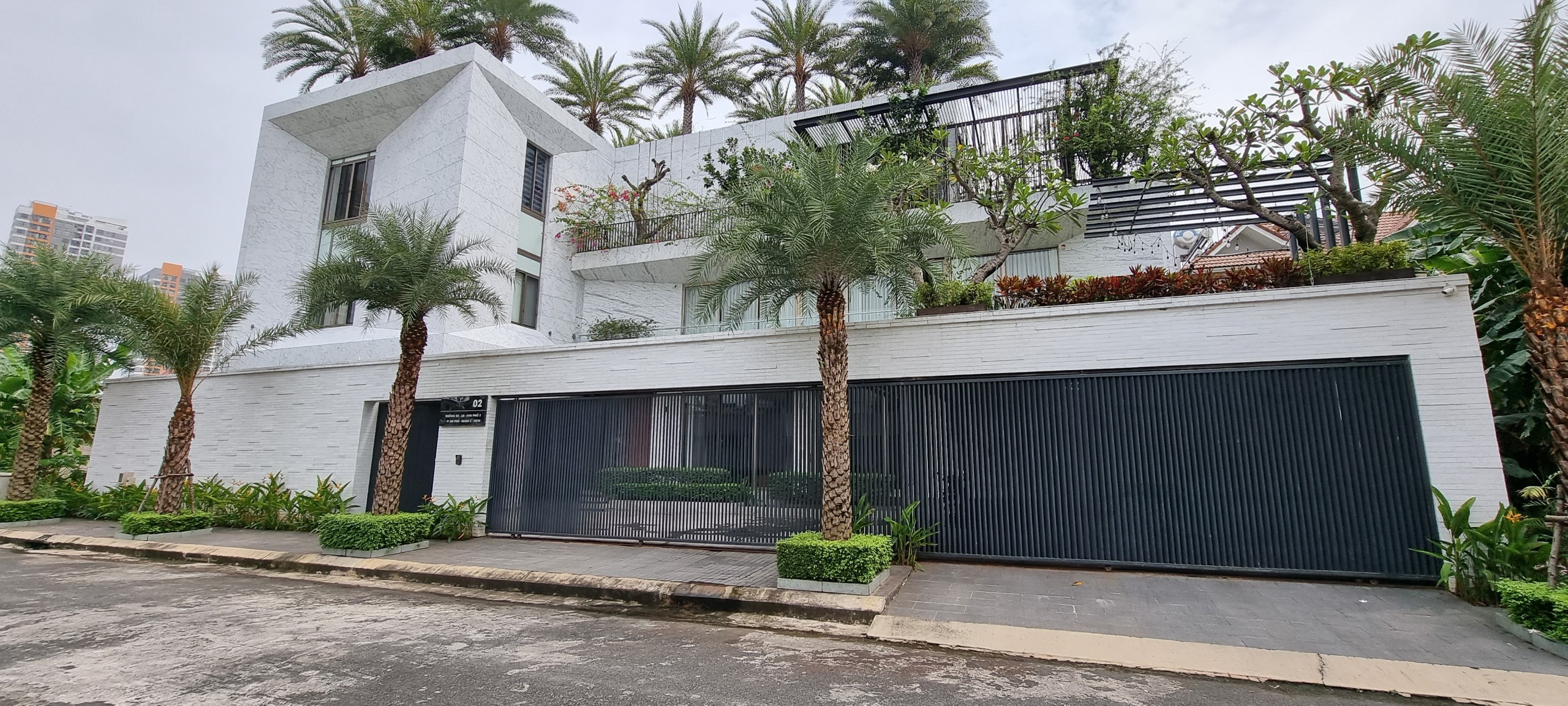 Bán biệt thư Eden Thảo Điền 117 Nguyễn Văn Hưởng DT 20x30 chỉ 130tỷ sân vườn hồ bơi