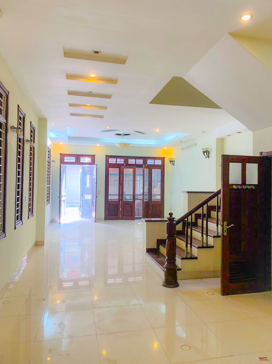 Bán nhà riêng Quận Tây Hồ, Ô tô tránh, 134m2, MT6.4m, 5 tầng, chỉ 20 tỷ.