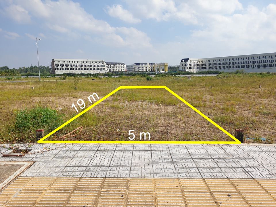 Nền đối diện tỉnh ủy hậu giang giá 1ty3