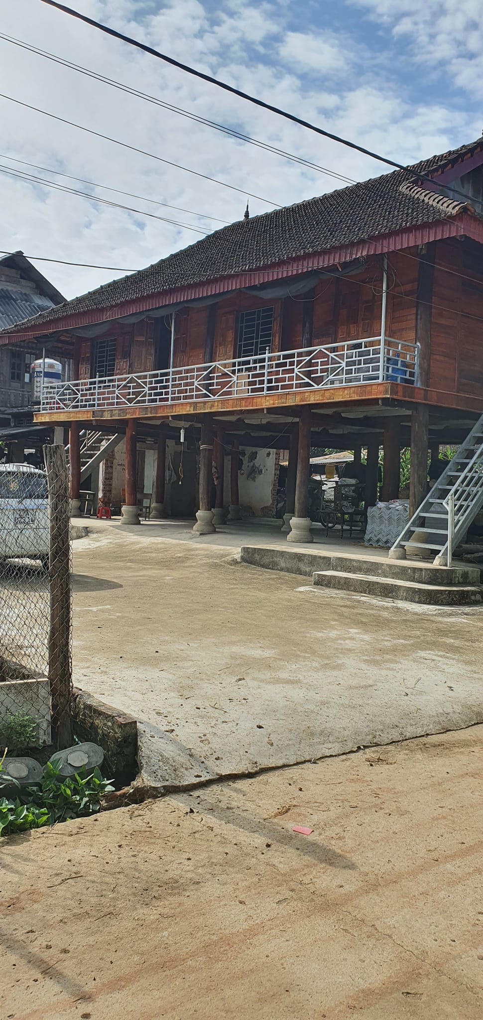 Bán nhà sàn tại bản Hồng Líu, phường Noong Bua, TP ĐBP