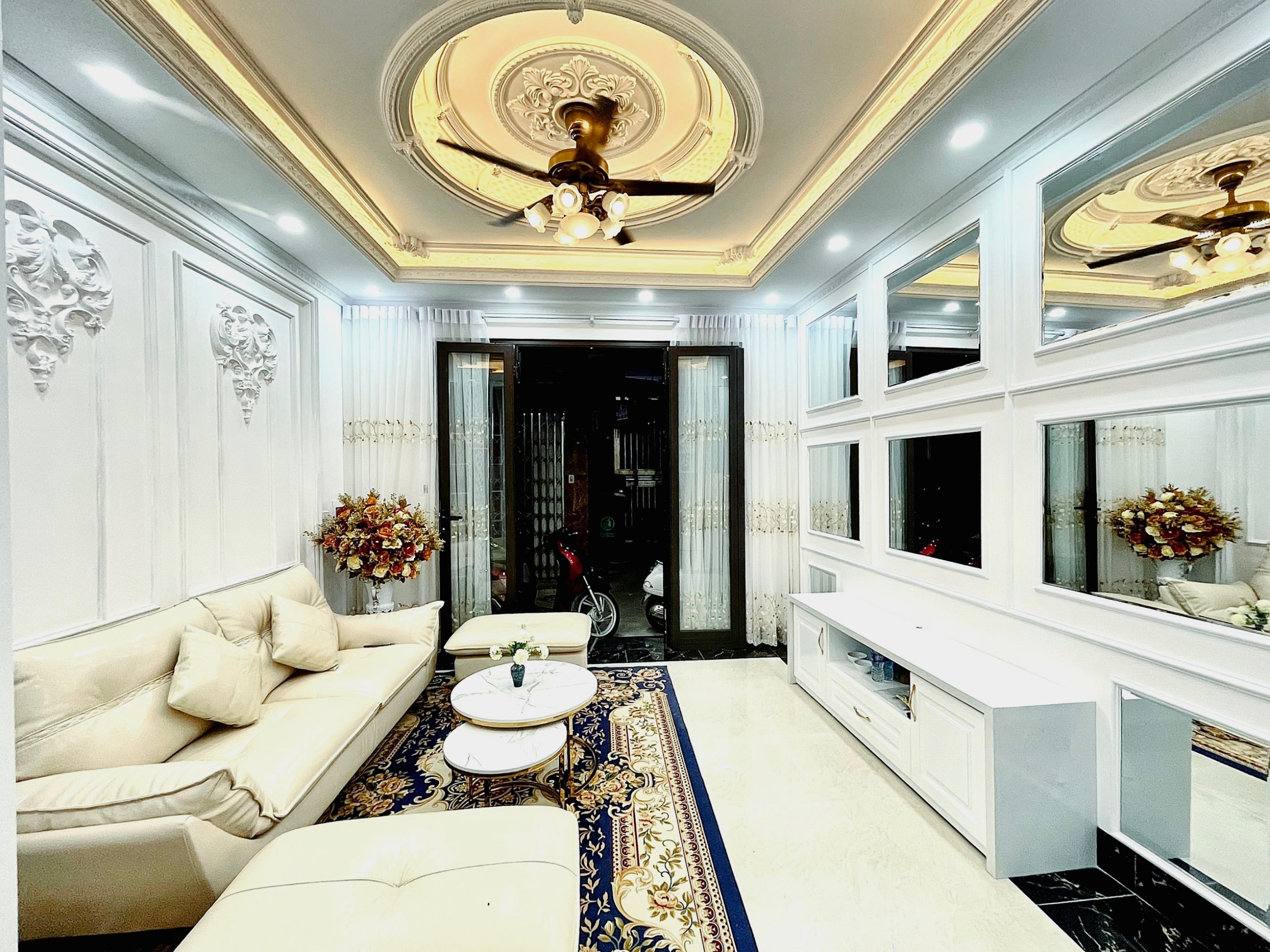 Bán nhà đẹp ở ngay 33m 5 tầng tặng full nội thất ngõ thông kinh doanh