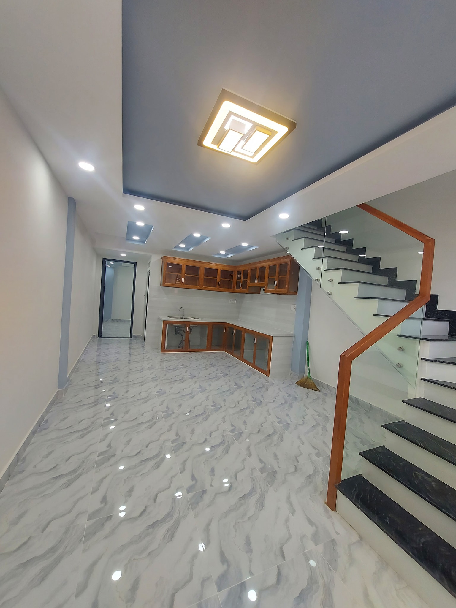 NHÀ MỚI RỘNG ĐẸP HXH Ở NGAY - HÒA BÌNH - 80M2 CHỈ 6 TỶ NĂM