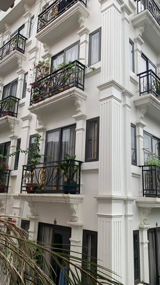 Bán nhà phố Nguyễn Khánh Toàn,biệt thự,lô góc,ô tô đỗ cửa,nhà đẹp ở ngay,76m2x4T,giá 15 tỷ