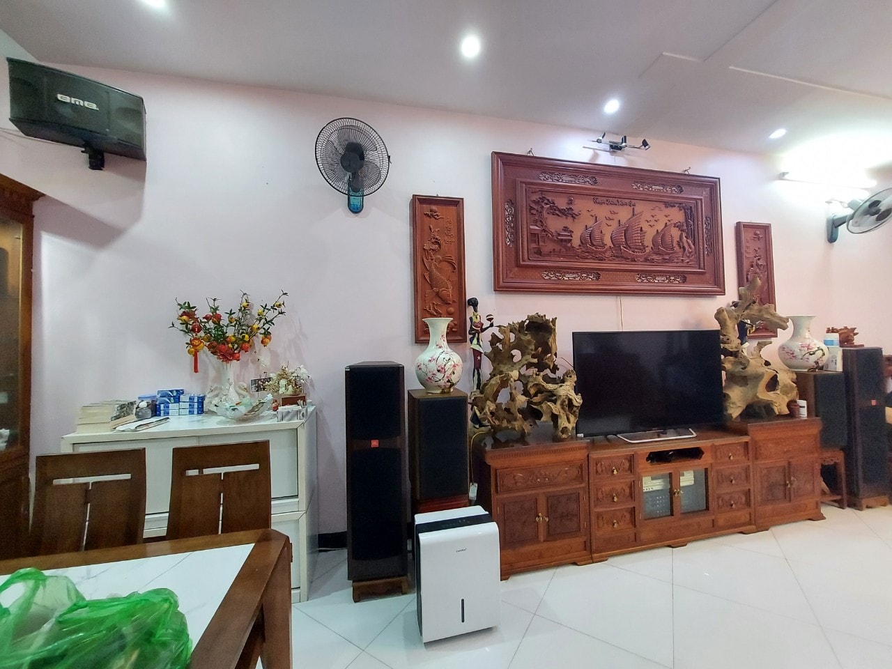 Bán Nhà Ngõ Phố Bồ Đề Ái Mộ 56m2 x 5T Căn Góc, Ô Tô Thông, Vào Nhà, 6 tỷ.