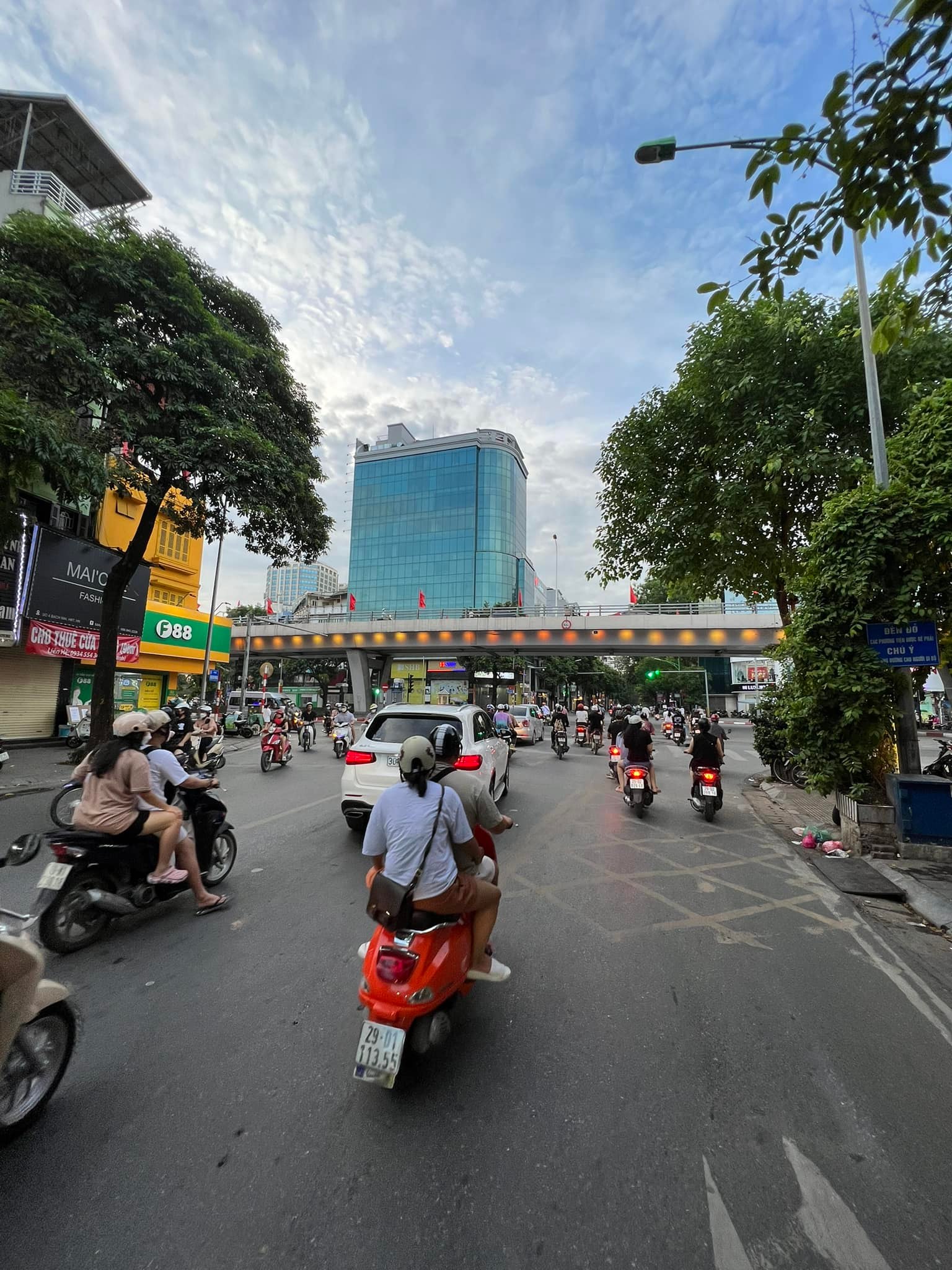 Mặt phố Bạch Mai - 220m2 x 6 tầng thang máy - cho thuê 150tr/tháng - mặt tiền 6m giá 77 tỷ