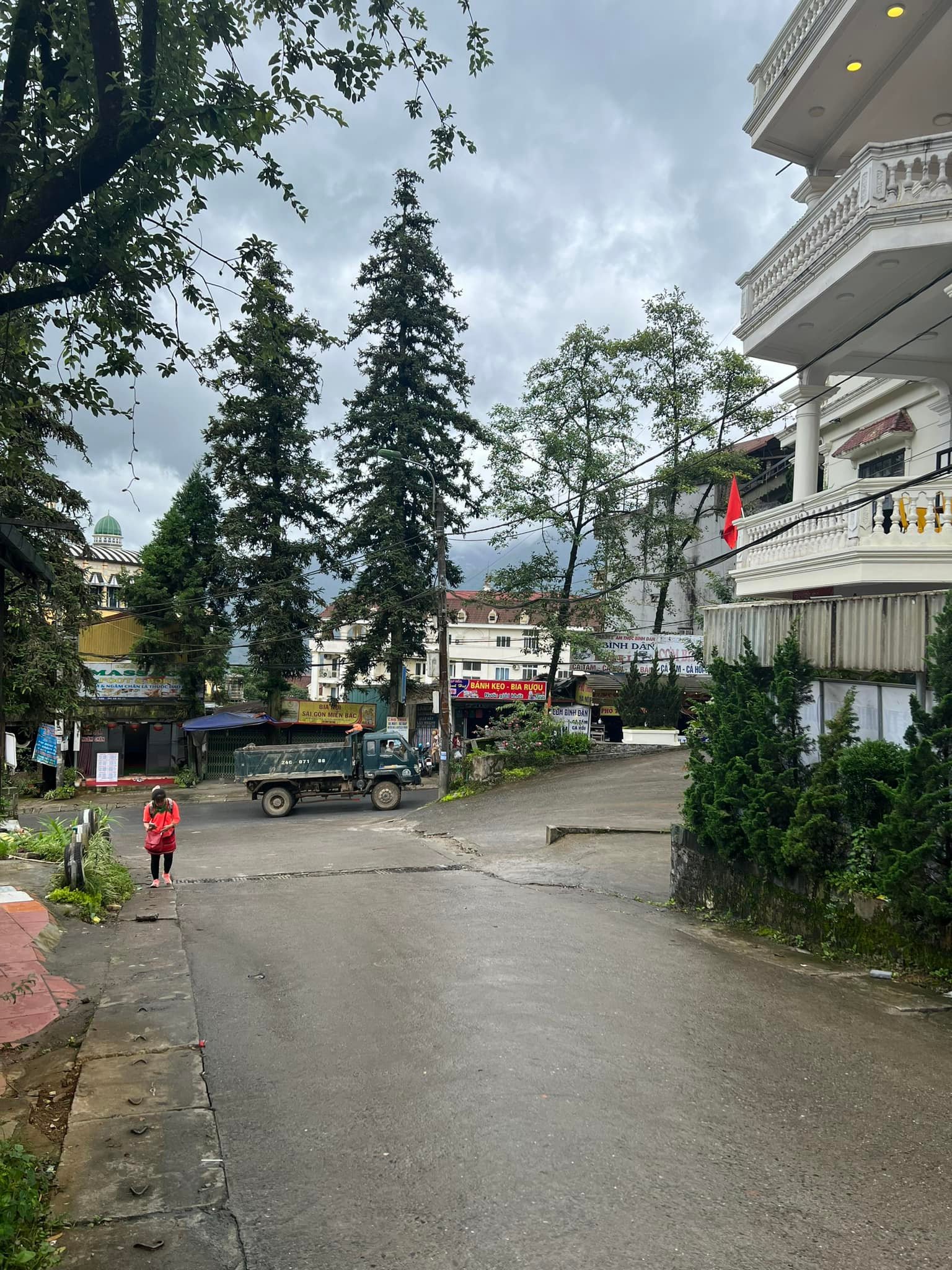 BÁ.N NHÀ CŨ 2 tầng trung tâm SAPA mặt tiền 5M