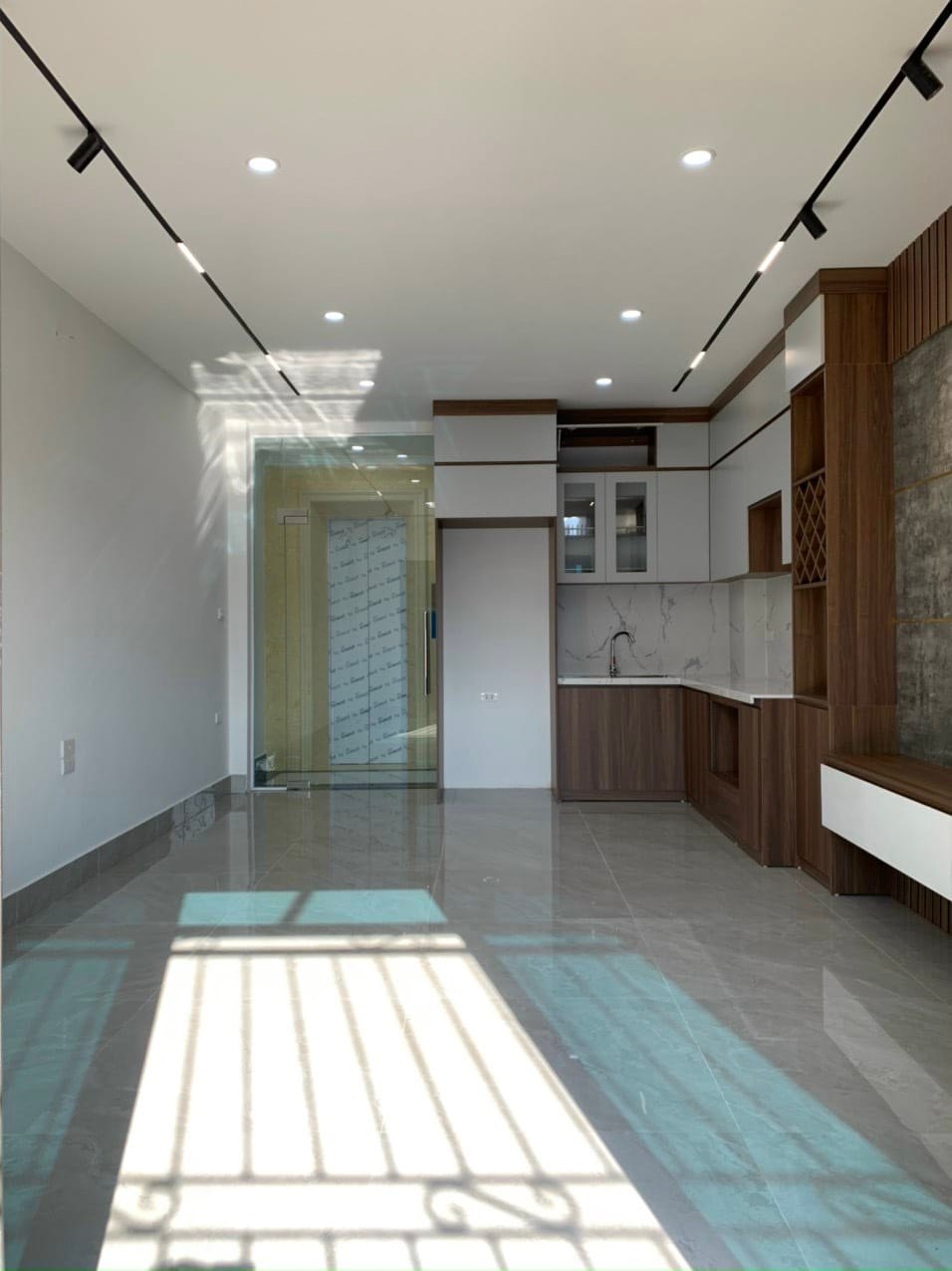 Nhà Thang Máy Phố Cát Linh Rộng 35m2 - 6 Tầng - Mặt Tiền 5m - Giá 6.8 Tỷ.