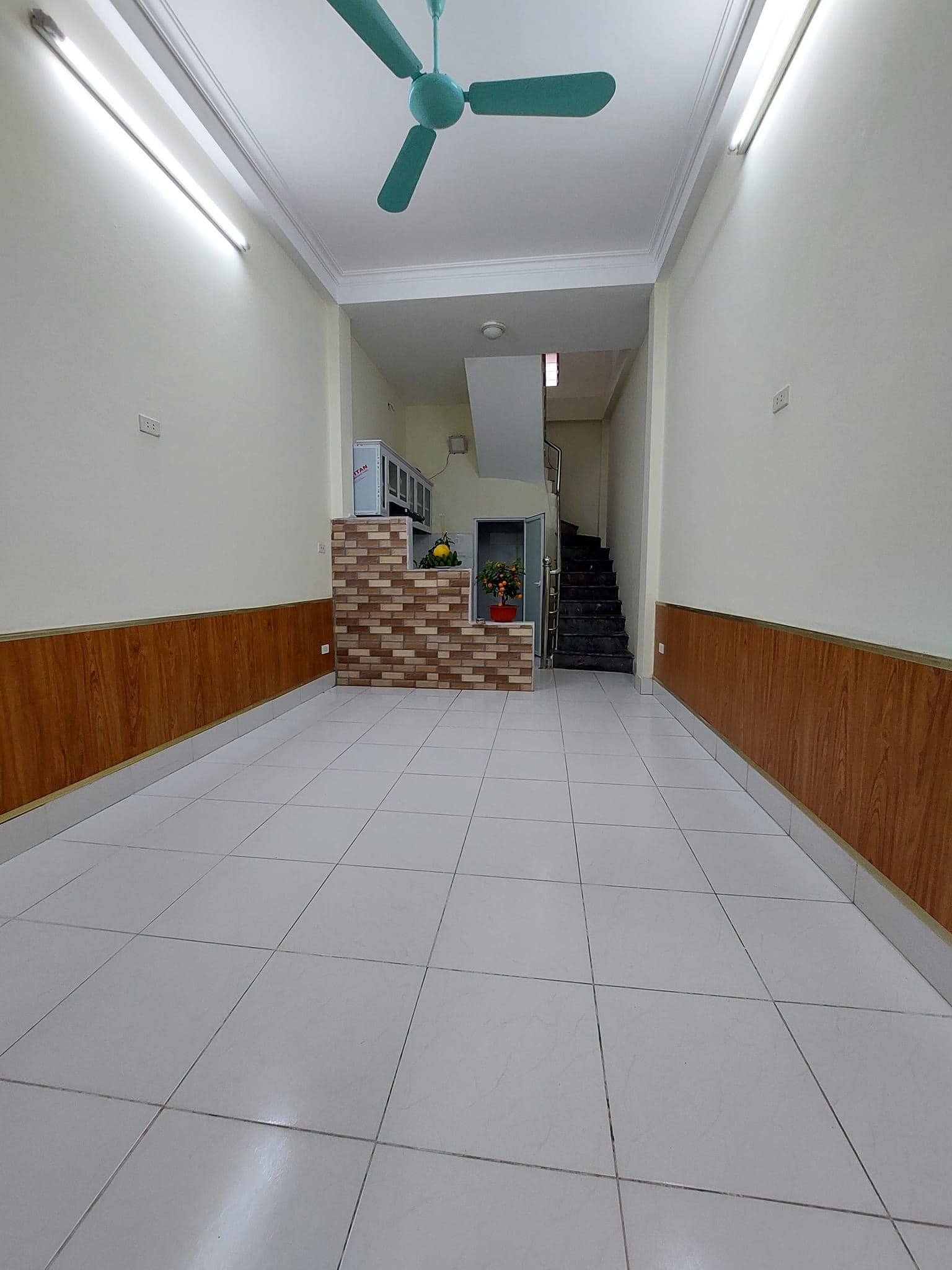 Trung tâm mỹ đình - Nhà mới ở ngay - Cách ô tô 10m - Gần bãi đỗ ô tô - 31m2 - 3,3 tỷ.