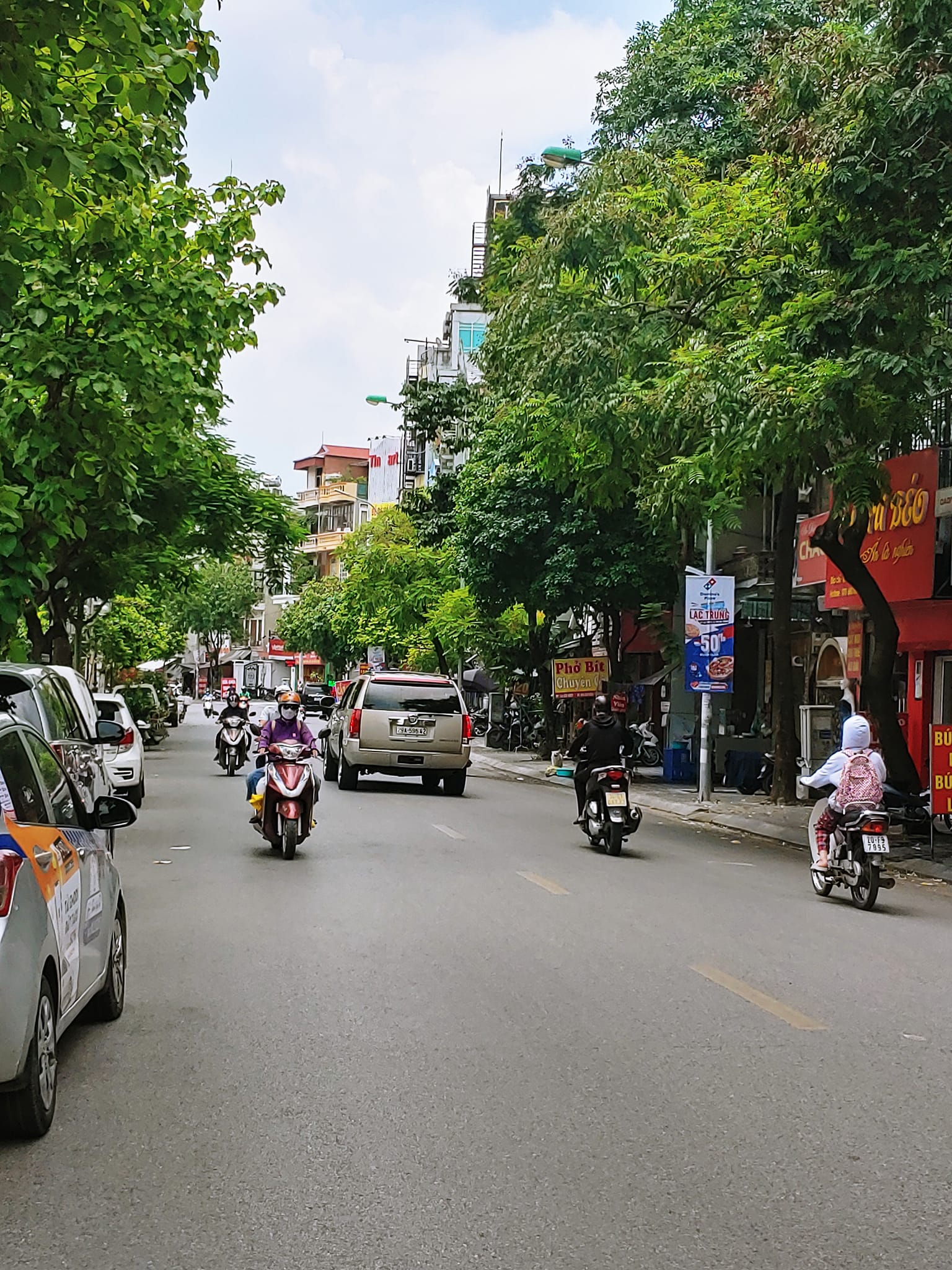 Cho thuê nhà mặt phố 75m2x3 tầng, MT 3.6 vỉa hè kinh doanh 26tr/th