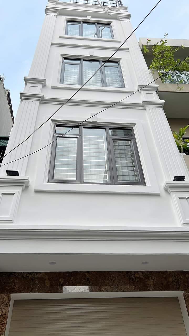 Bán nhà Lâm Hạ Long Biên, Gara oto, gần mặt phố, ở luôn, 50m2, 5 tầng giá 9.x Tỉ ( Có TL)