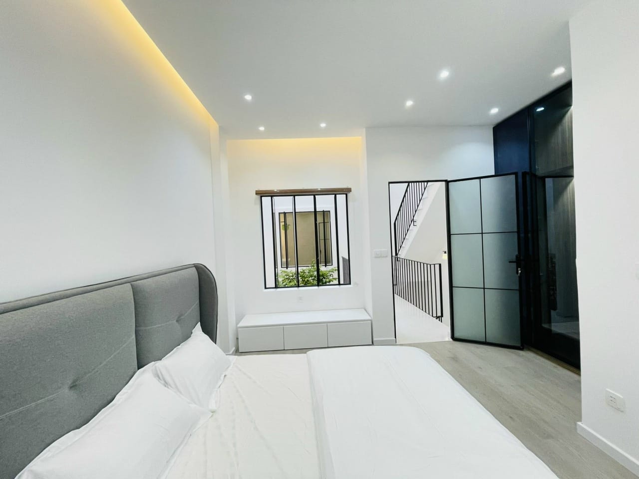 Kẹt tiền bán gấp nhà Nguyễn Oanh, Phường 17, Gò Vấp, hẻm xe hơi, sổ sẵn. Giá 2.4 tỷ