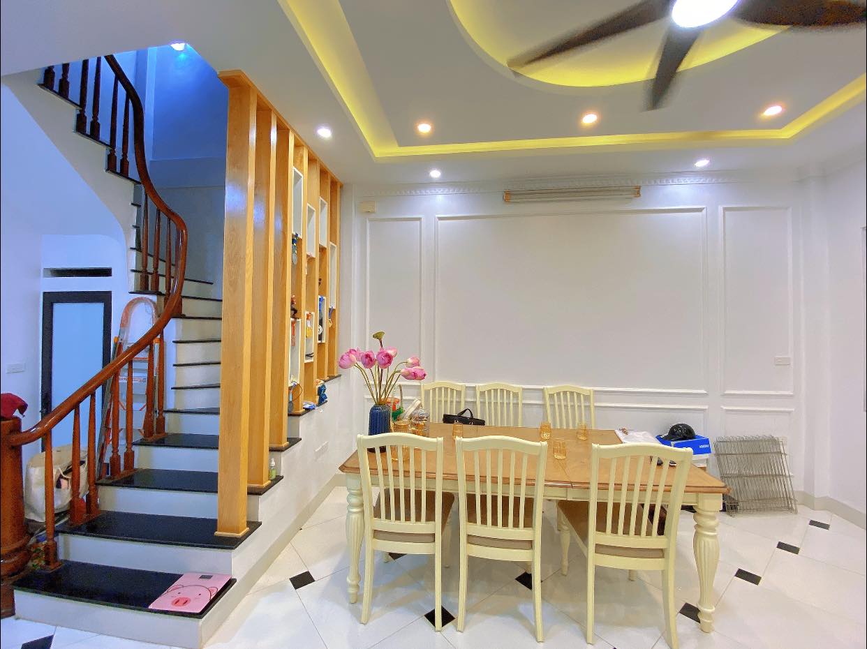 Bán nhà riêng Đường Hoàng Quốc Việt 30m ra phố Giá 5,2 tỷ