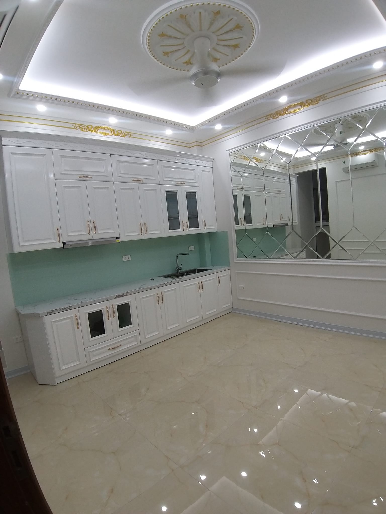 💥💥💥 BÁN NHÀ TRẦN QUỐC HOÀN –CẦU GIẤY - Ô TÔ TRÁNH - GARA Ô TÔ - THANG MÁY - KINH DOANH VỈA HÈ