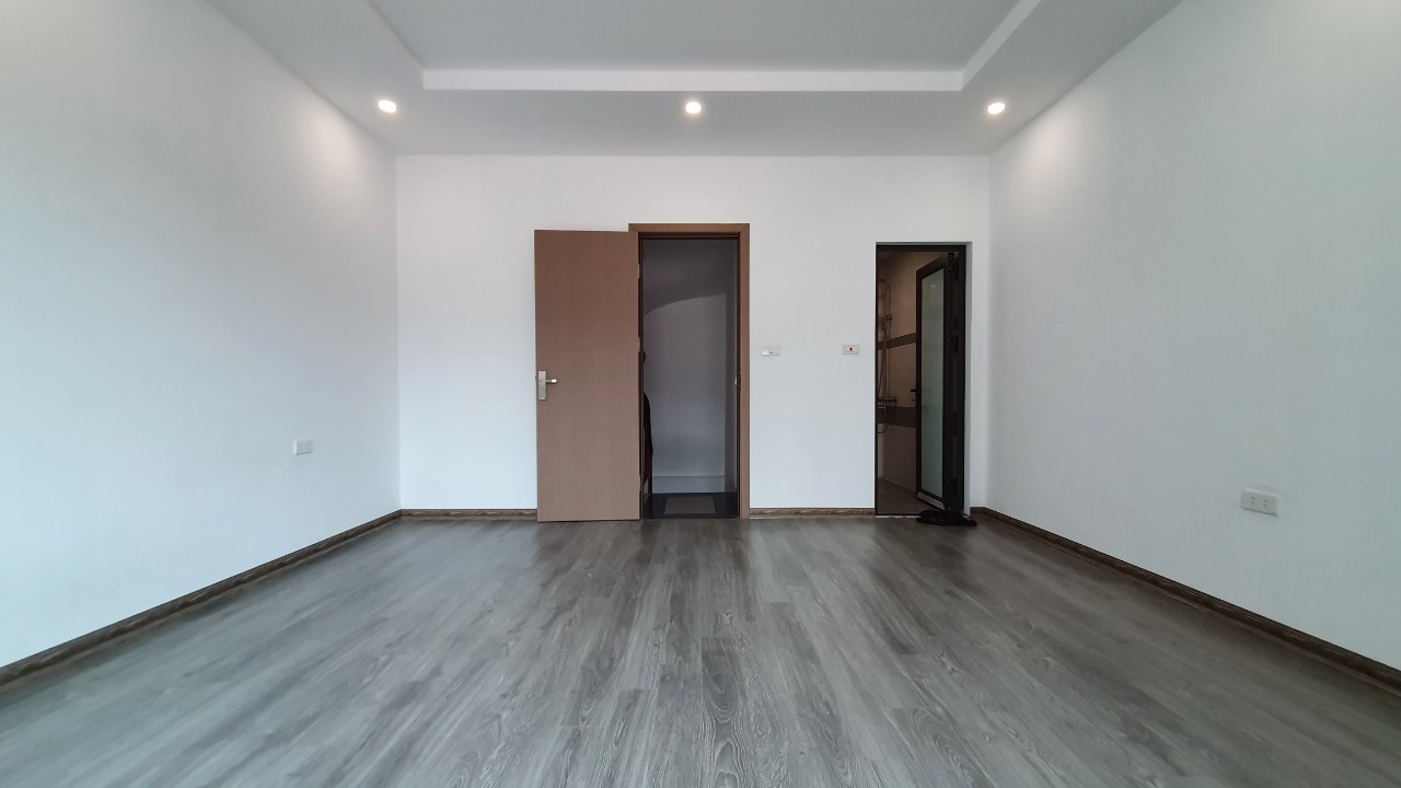Cần Tiền, Bán Căn Nhà Phúc Lợi, Long Biên 33m2, 5T chỉ 2,85 tỷ (Nhà dân)