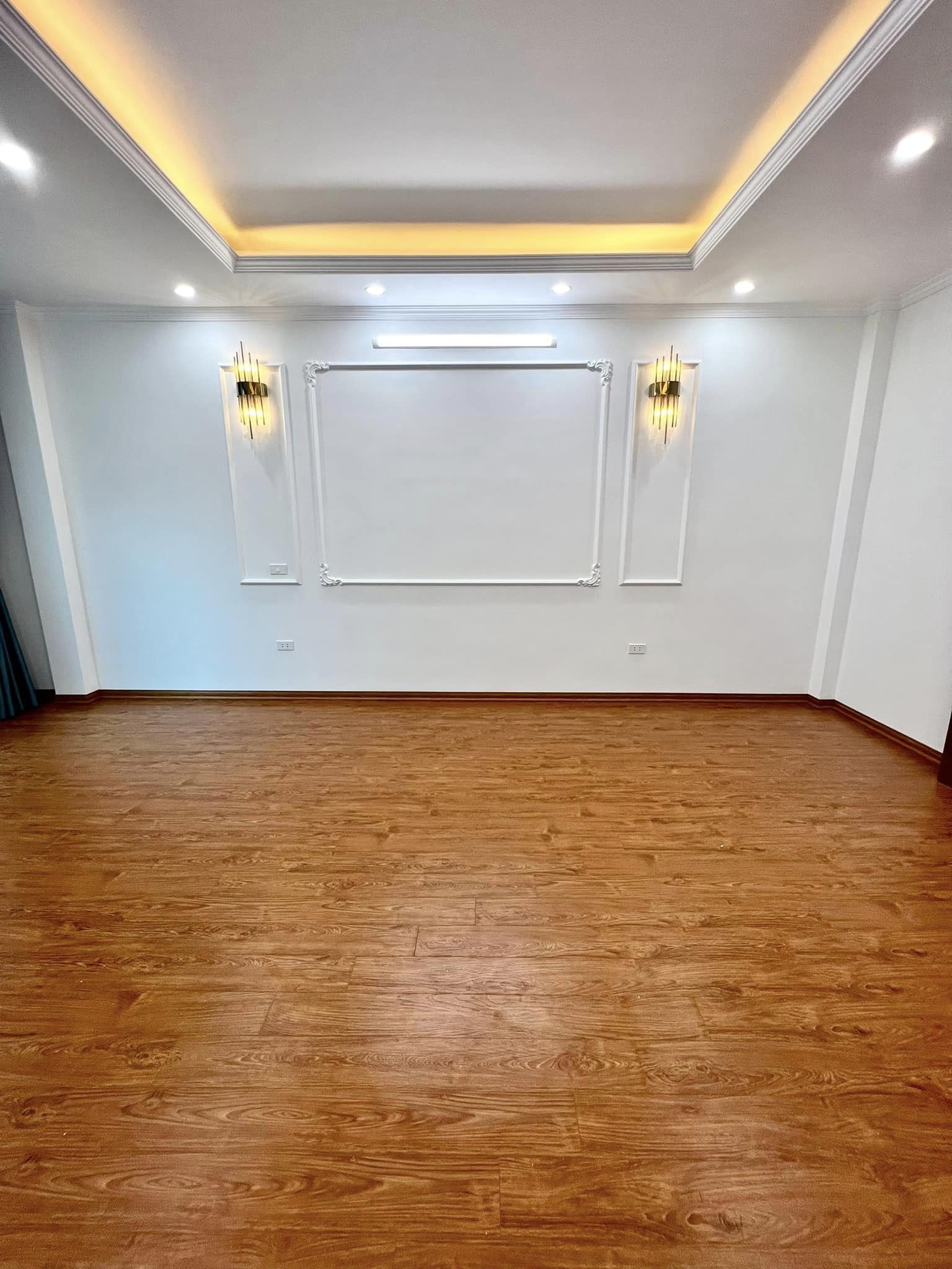 Chính chủ uỷ quyền: Cần Bán căn nhà có Diện tích 45m2 6 tầng tại phường Láng Hạ, Đống Đa