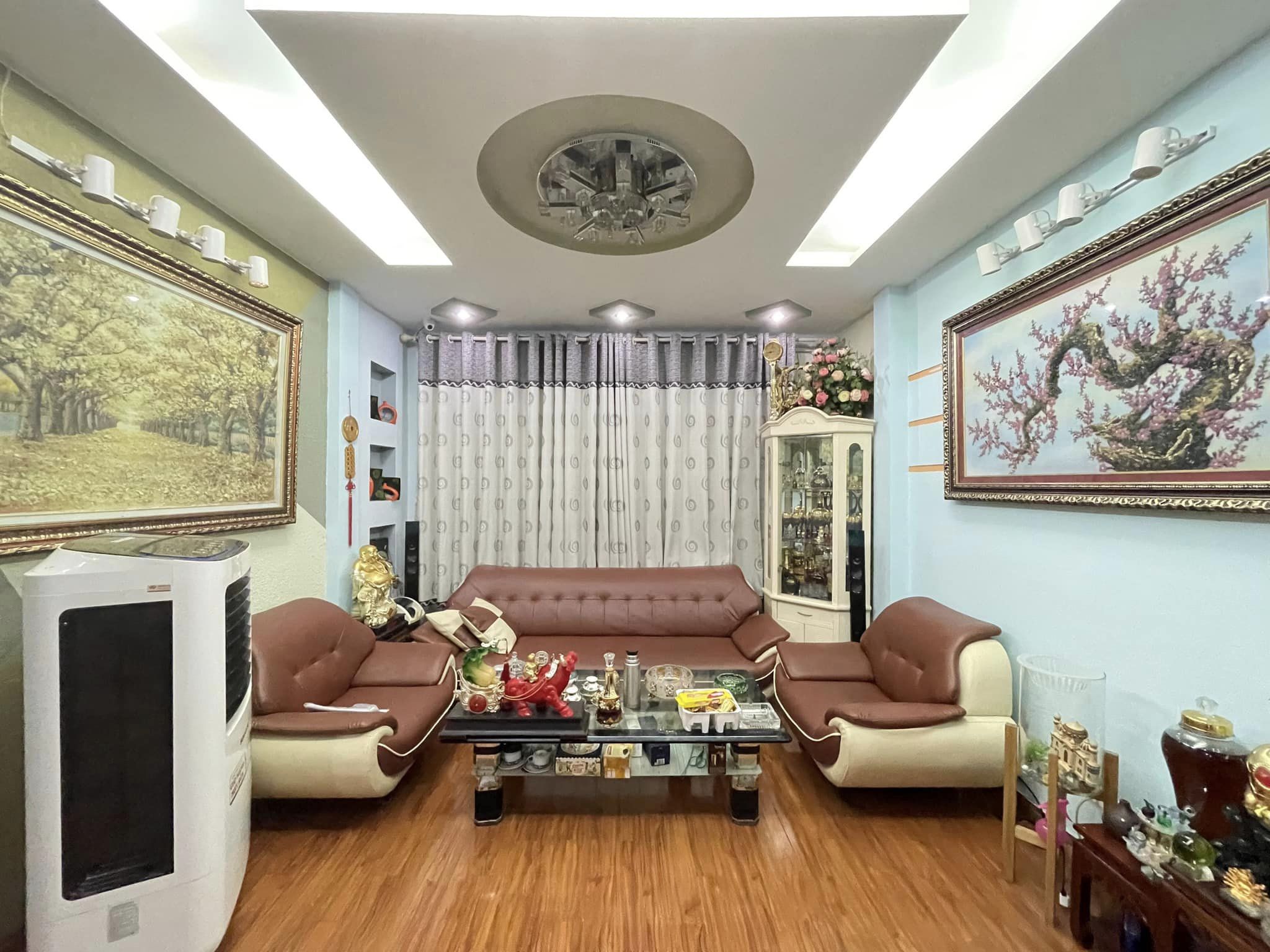 Nhà Đẹp Phố Hoàng Cầu 55m2 - 6 Tầng - Mặt Tiền 4m - Giá 6.5 tỷ.