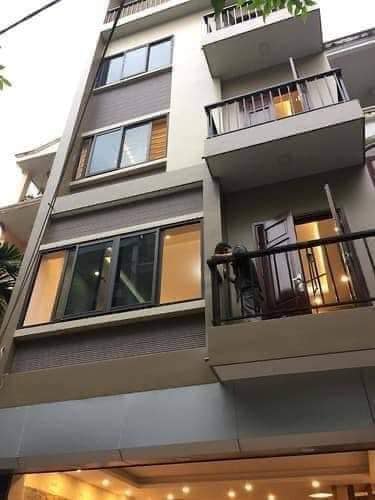 BÁN GẤP NHÀ MẶT NGÕ NGUYỄN CHÍ THANH, KINH DOANH , Ô TÔ QUA NHÀ.