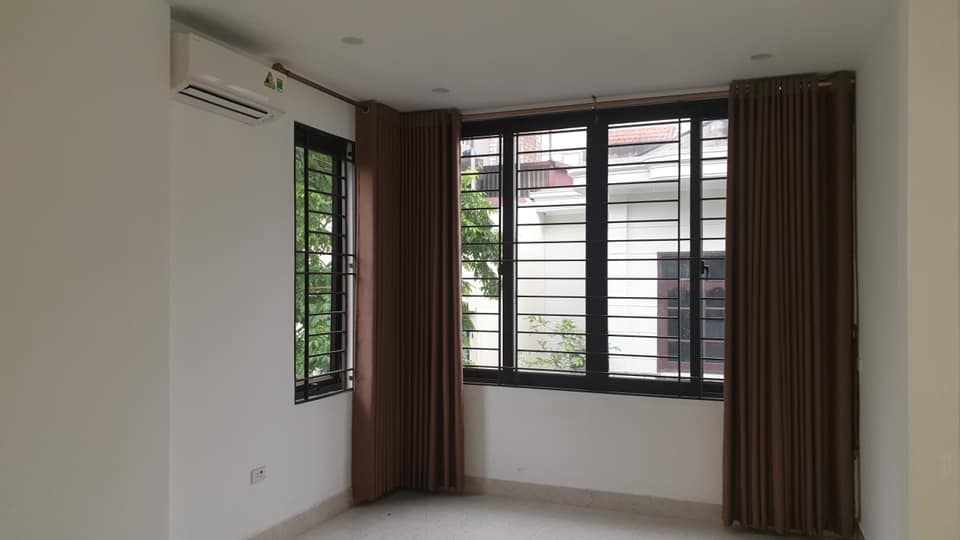 Cho thuê nhà riêng 4 tầng full nội thất cao cấp Bồ Đề, Long Biên. giá 11tr/th