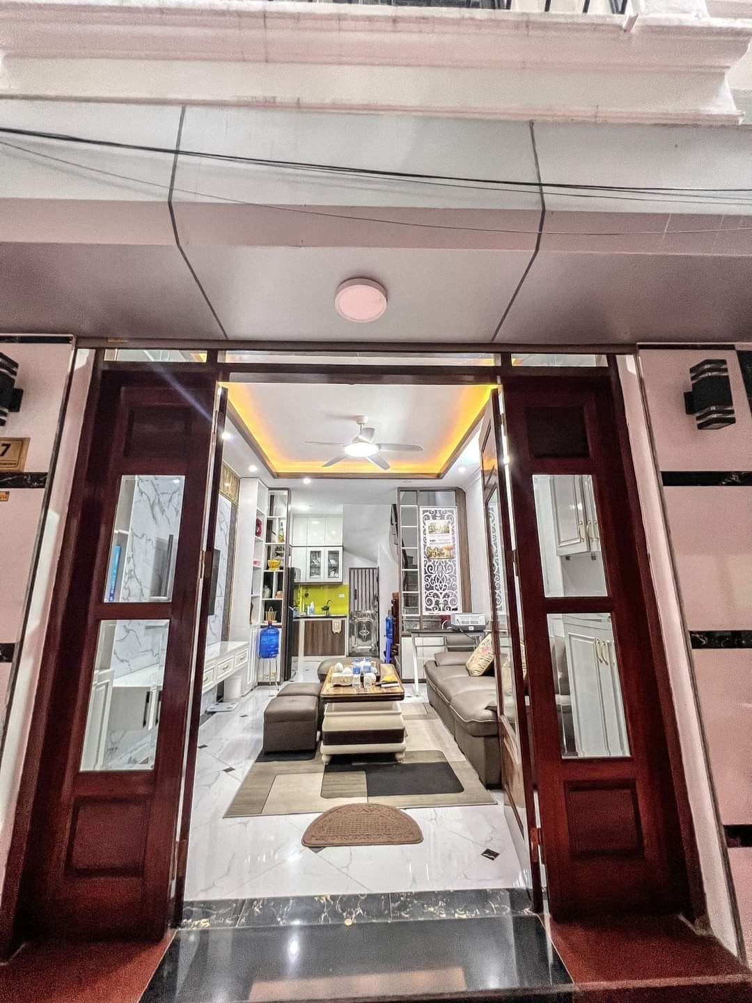 Bán Nhà Đường Nguyễn Hoàng Kinh Doanh Online 35m Đường Oto Tránh