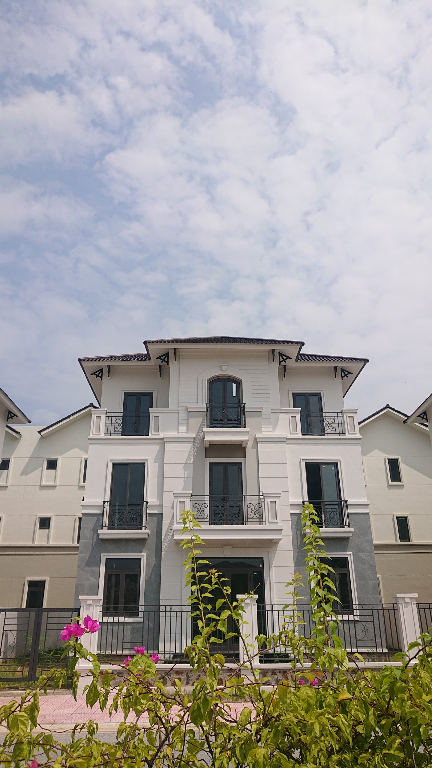 Mua nhà tặng vàng - Biệt thự siêu sang - không khí trong lành