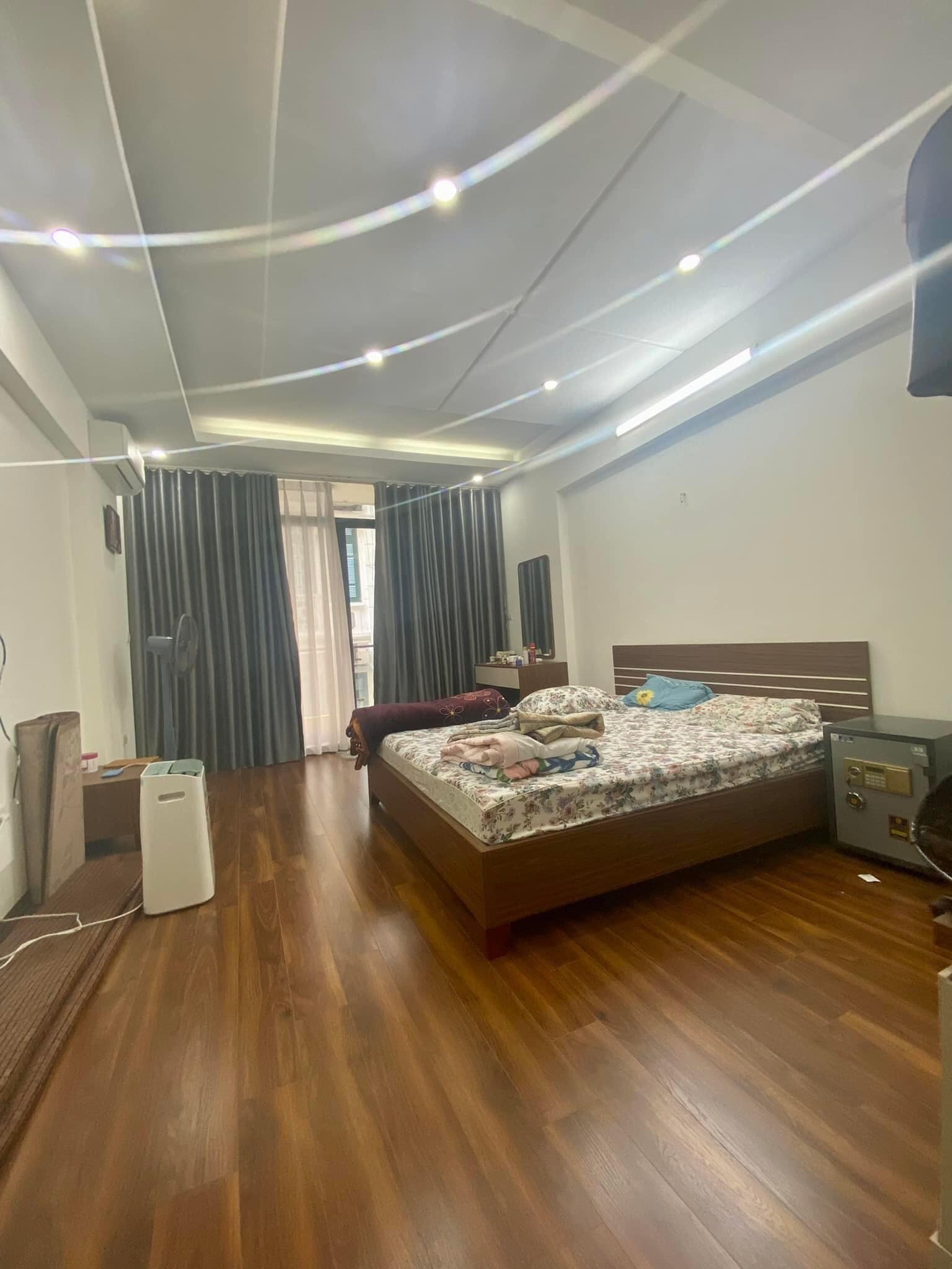 Bán nhà Thanh Xuân , đường Nguyễn Trãi , nhà đẹp ở ngay , hai thoáng trước sau , 7 chỗ ngủ trong nhà