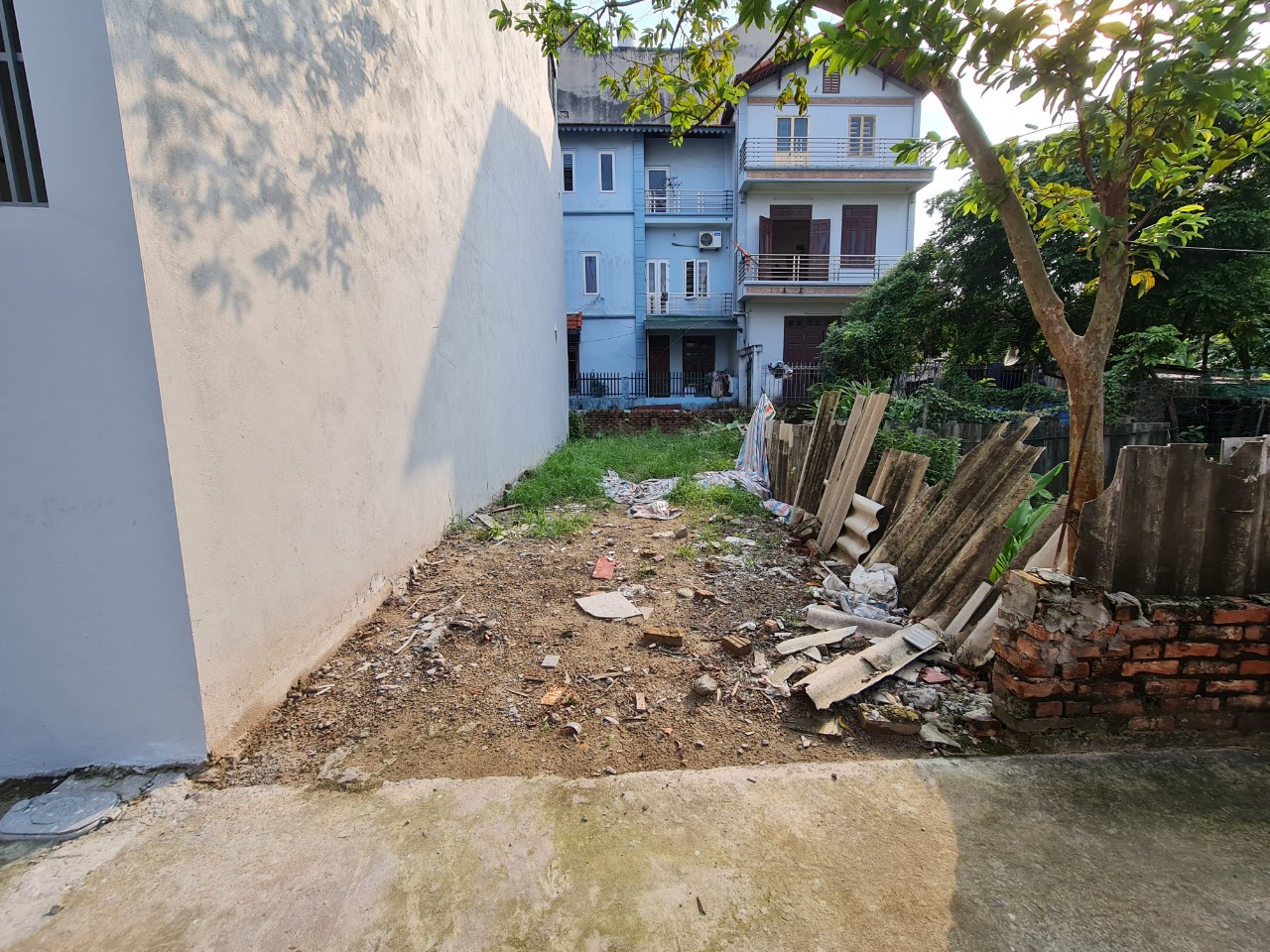 300922 Chỉ tầm 3 tỷ có 52m2 đất Trâu Quỳ, Gia Lâm. MT 4m vuông vắn. Ô tô 7 chỗ vào.