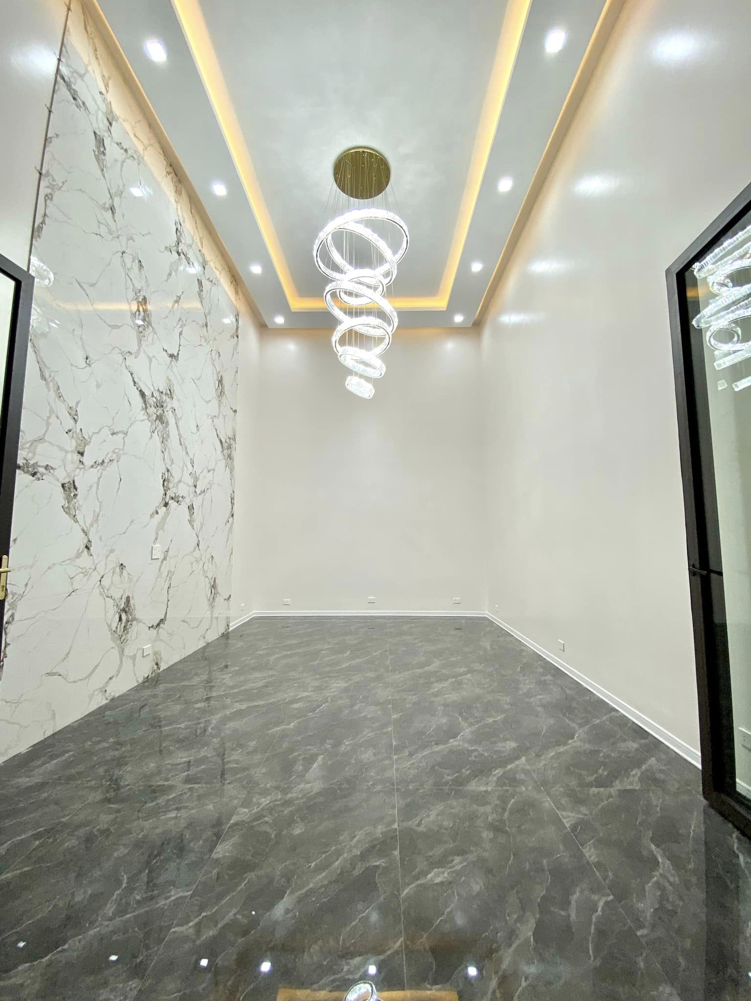 BÁN NHÀ ĐÓN TẾT NGUYỄN VĂN CỪ - KIỆT TÁC NGHỆ THUẬT ĐẲNG CẤP BƯỚC VÀO NHÀ CHOÁNG NGỢP LUÔN - GARA Ô TÔ