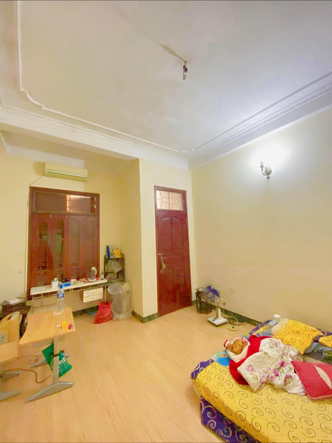 Bán nhà Trung Kính, Cầu Giấy, 61m2 x 4 tầng, gần phố, ô tô 4 chỗ đỗ cửa, 9.7 tỷ