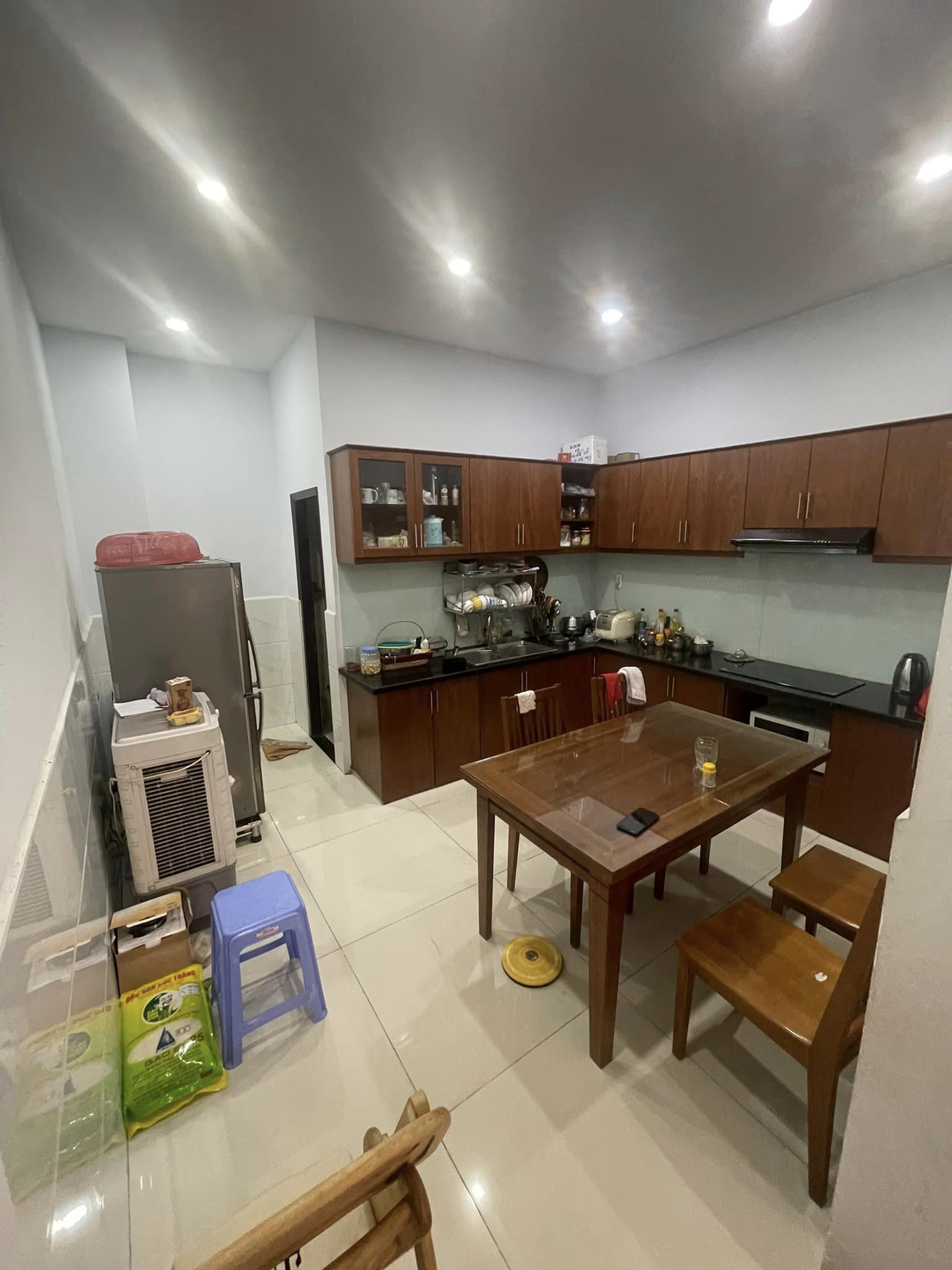 BÁN NHÀ 3 TẦNG XE HƠI ĐẬU NGAY CỬA FULL NỘI THẤT TẠI Q7 GIÁ 8.4 TỶ