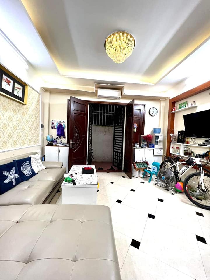 Chỉ 2.5 tỷ có ngay nhà oto đỗ cửa, 5 tầng 33m đường Cổ Điển