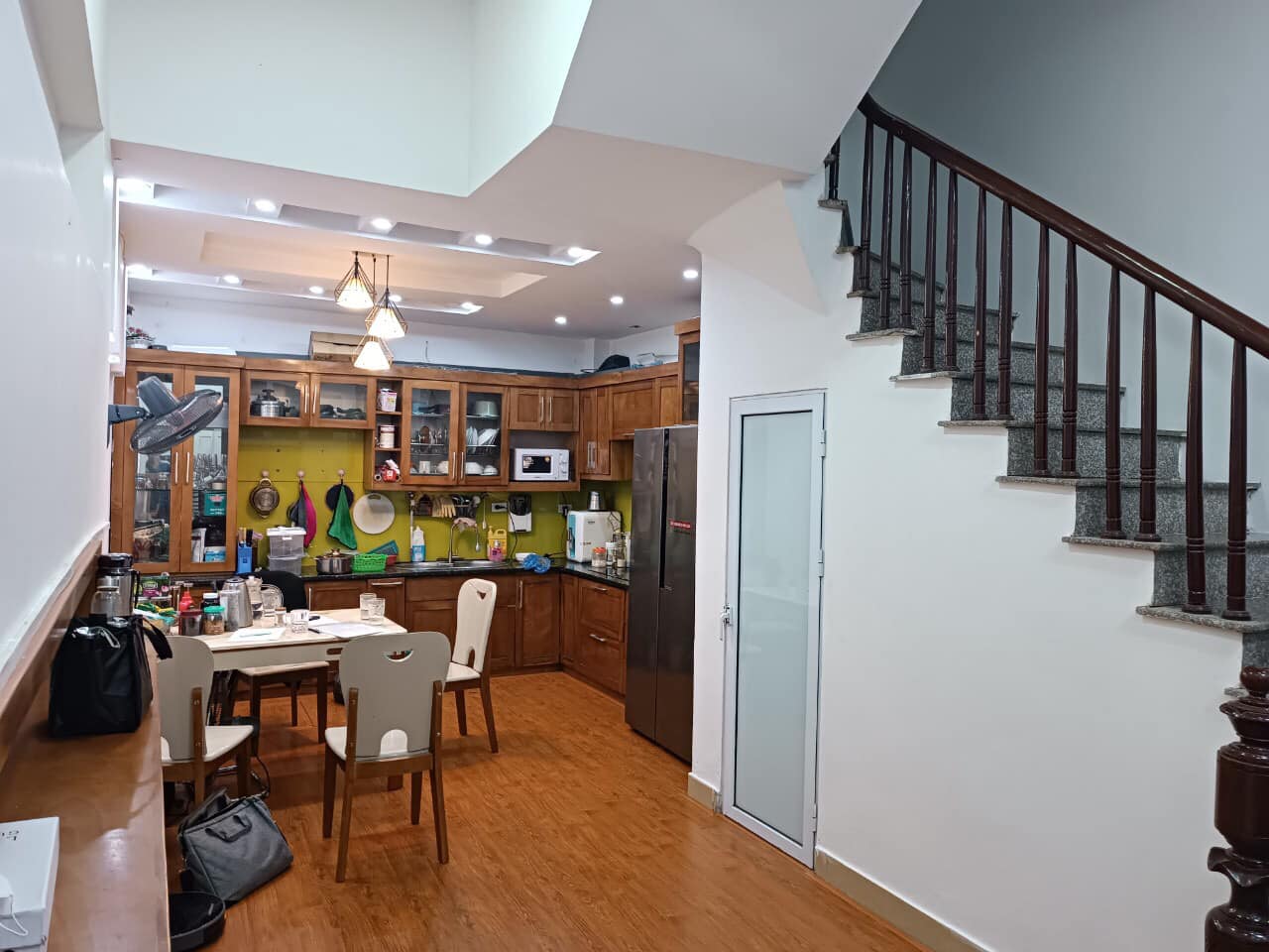 Bán nhà, lô góc, gần ô tô, ở sướng, ngõ quận ủy Cầu Giấy. DT 40m²x 5 tầng. Giá 6 tỷ.