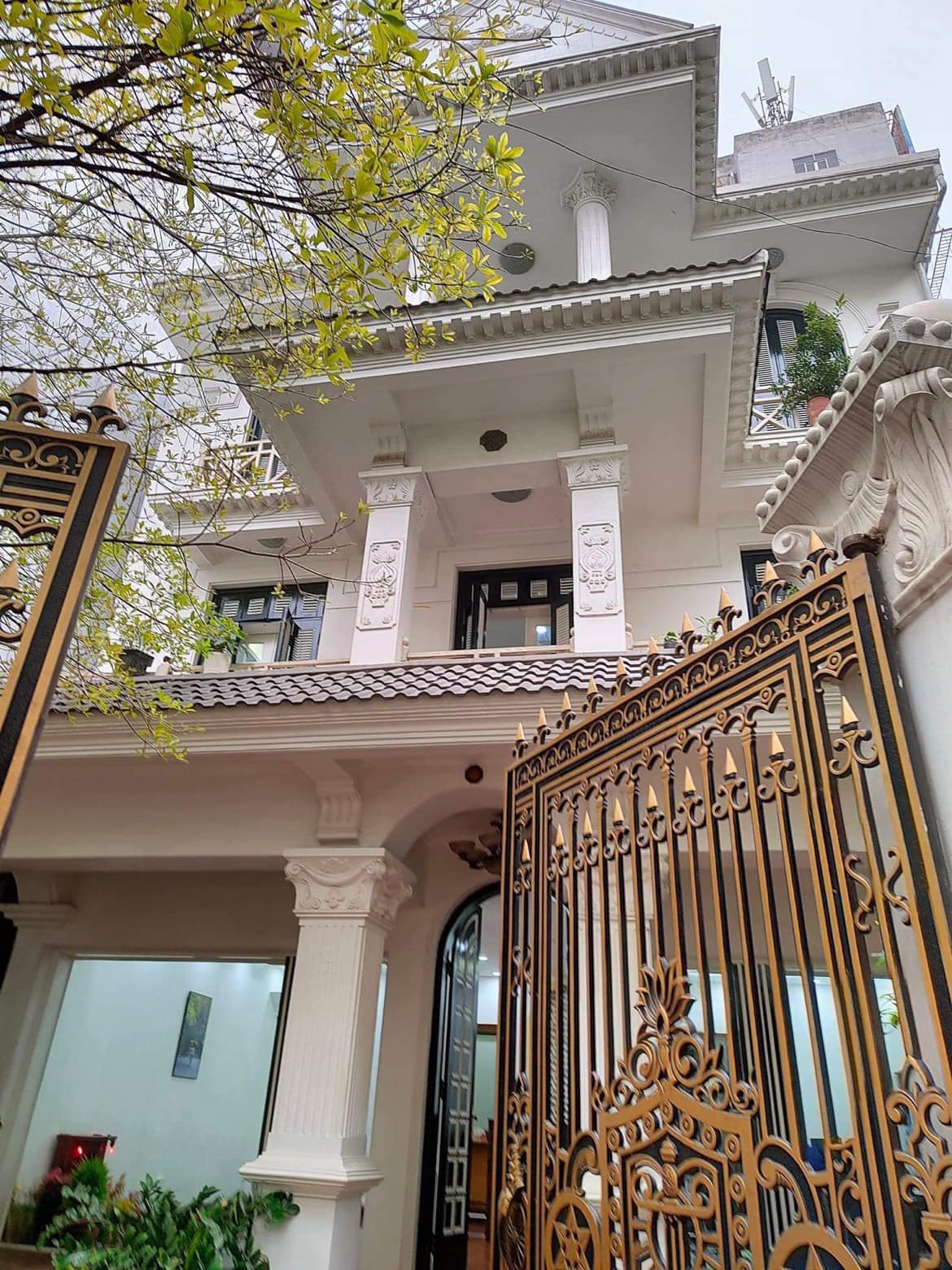 Bán Nhà Cầu giấy -Sân Vườn Mặt tiền 10M 185M2 -Quy Hoạch ổn Định-32 Tỷ