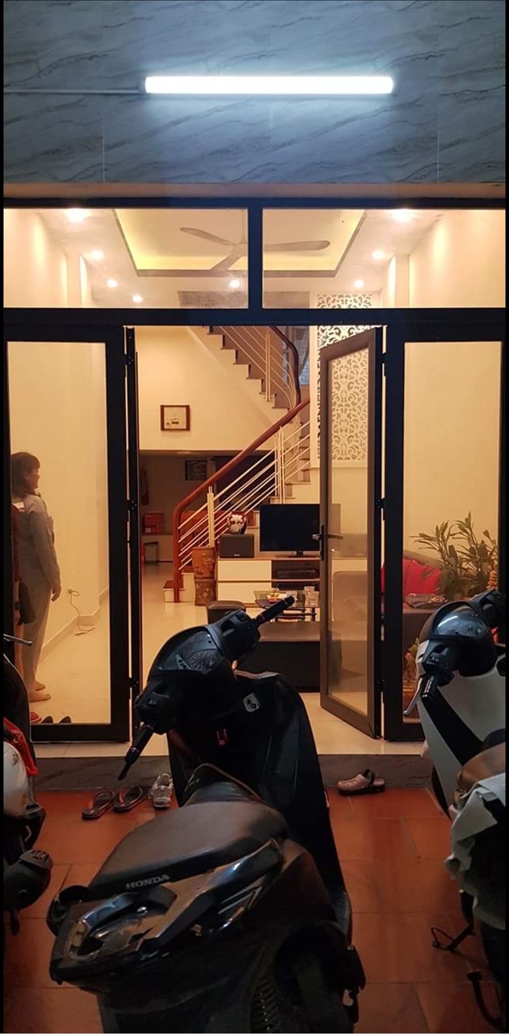 BÁN NHÀ NGÕ HÒA BÌNH 7 HAI BÀ TRƯNG HÀ NỘI 40M2 10M Ô TÔ NỞ HẬU 3 TỶ