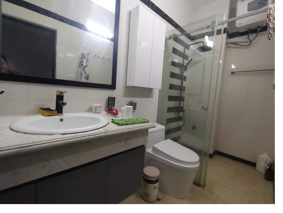 Bán nhà phố Nguyễn Khang KD thang máy 68m chỉ 13.6 tỷ.