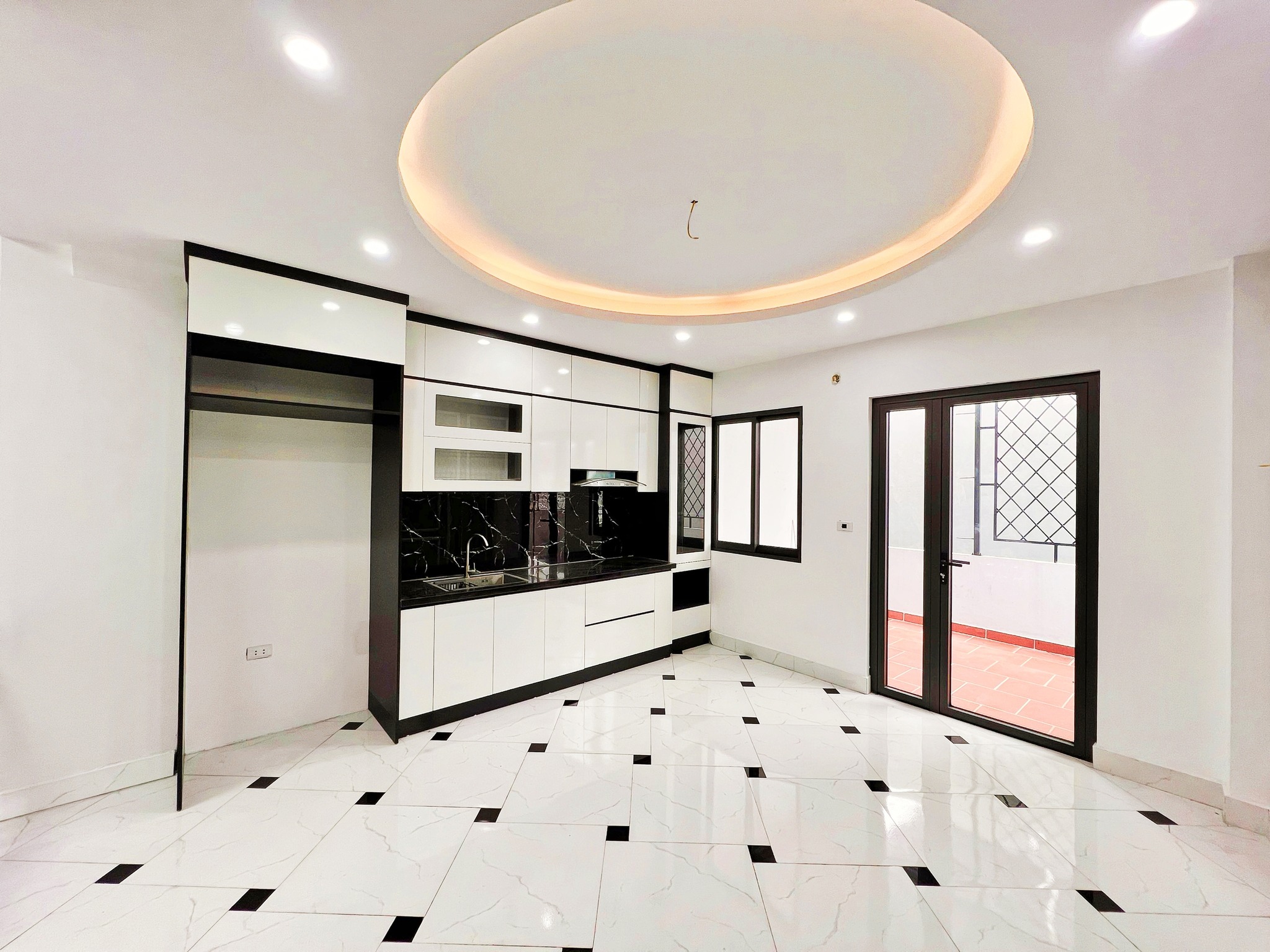 CHỈ 6.x Tỷ Bán Nhà 45m2 Phân Lô 5 Tầng thang máy phố Yên Lạc, HN