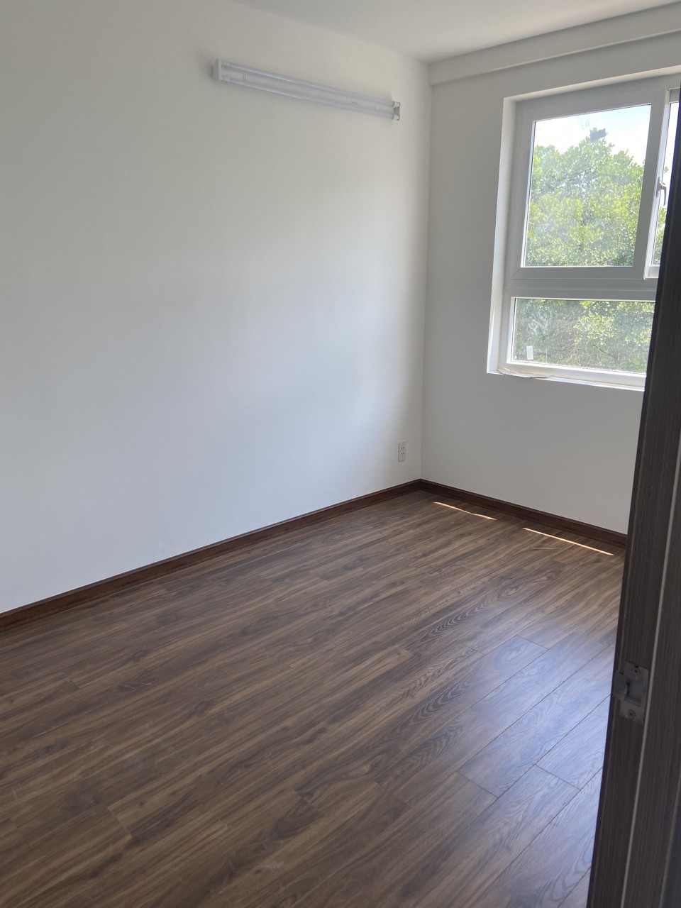 khách cắt lỗ 200tr căn 2pn vista riverside lầu thấp