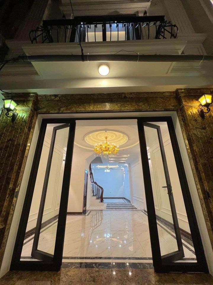 Mặt Ngõ NGỌC LÂM 5 Tỷ 45m2 x 5T, nhà ĐẸP lung linh tặng full Nội Thất